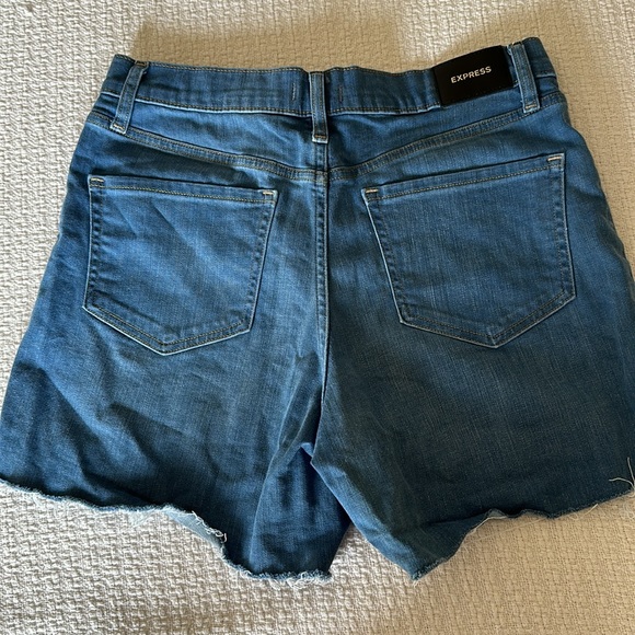 Express Mid Rise Short - Picture 2 of 2